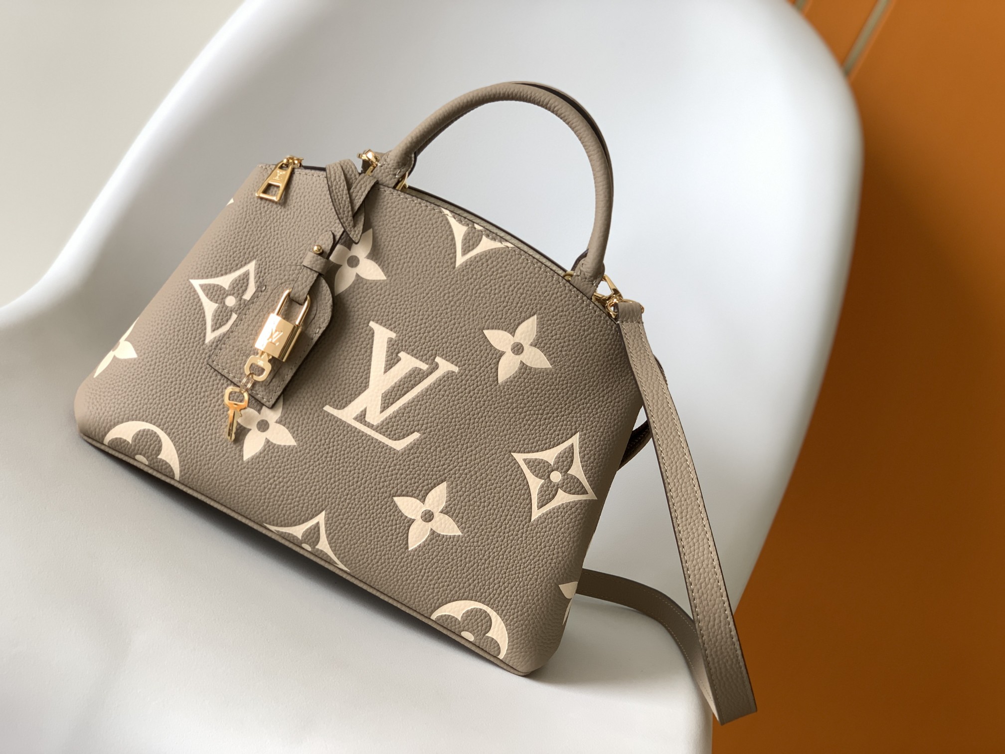 Louis Vuitton LV Classic Handbag Premium Canvas Model M29459 Monogram Pattern Evening Party Premium Quality